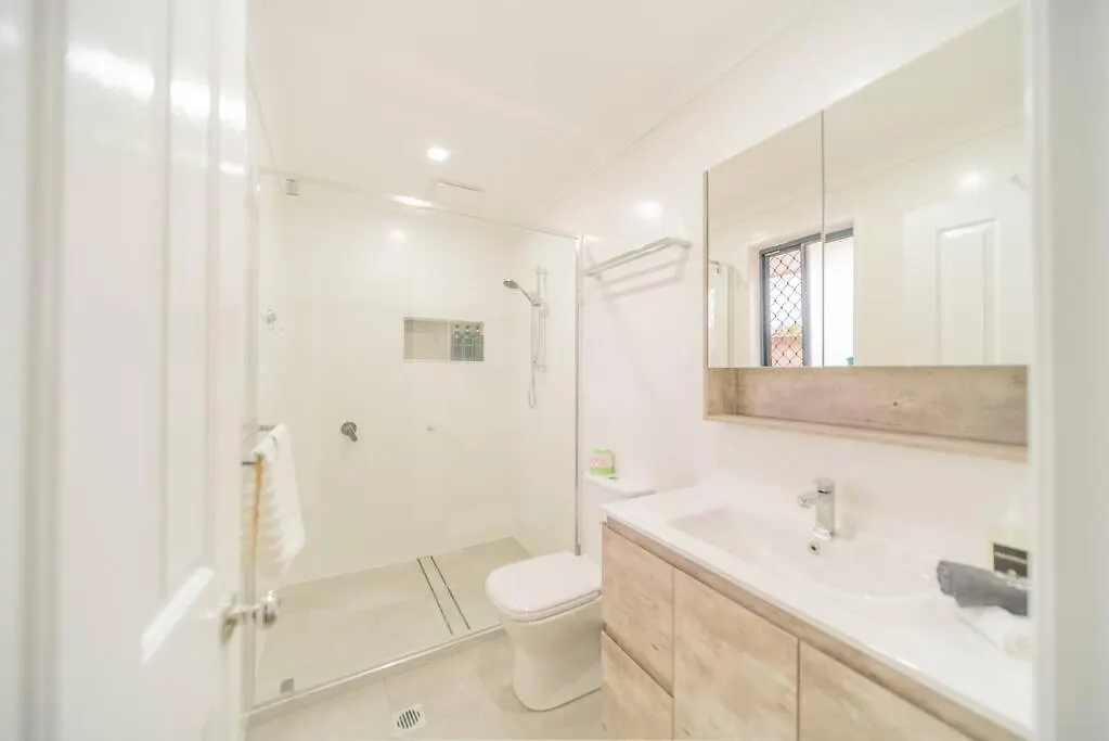Springfield Breeze - Newly Furnished Home, Sunny Patio And Bbq Goodna 0*,