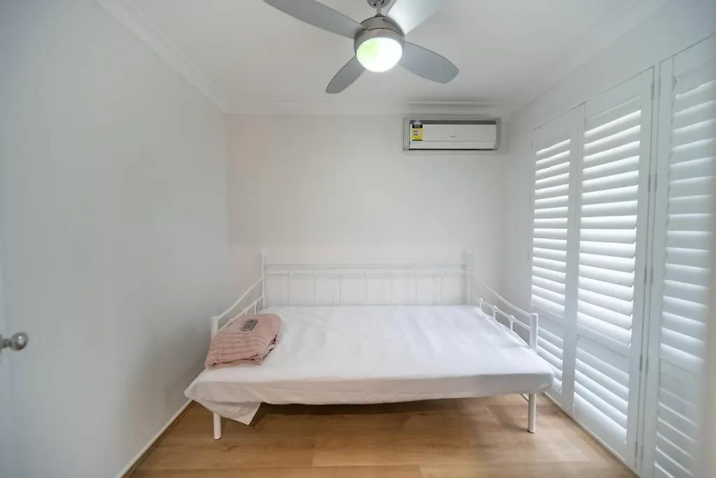 Springfield Breeze - Newly Furnished Home, Sunny Patio And Bbq Goodna 0*,  Australia
