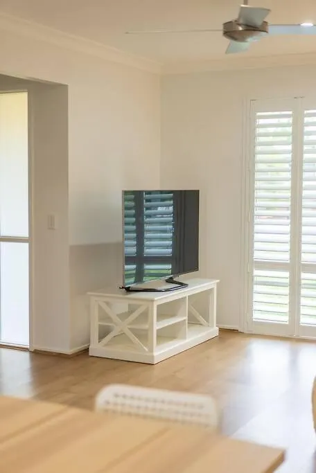 Springfield Breeze - Newly Furnished Home, Sunny Patio And Bbq Goodna 0*,  Australia