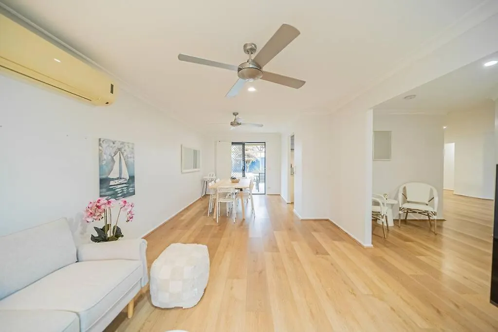Springfield Breeze - Newly Furnished Home, Sunny Patio And Bbq Goodna 0*,  Australia
